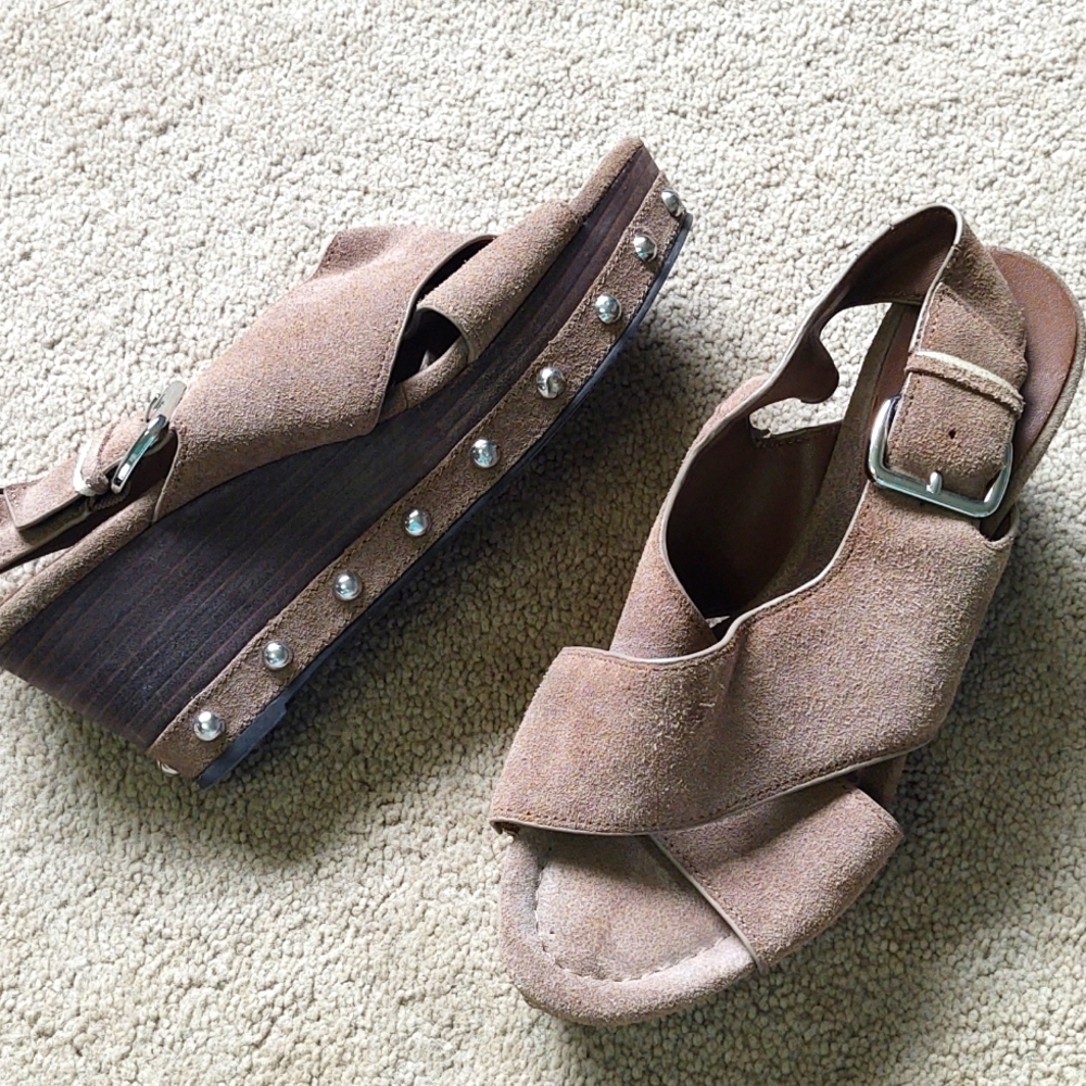 VGUC Donald J Pliner studded suede wedge sandals